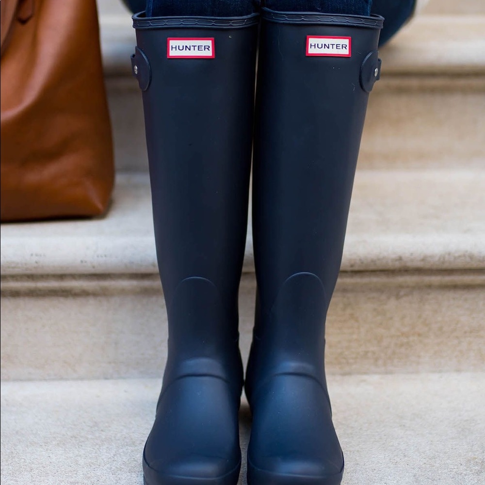 NWOT Matte Navy Hunter Boots